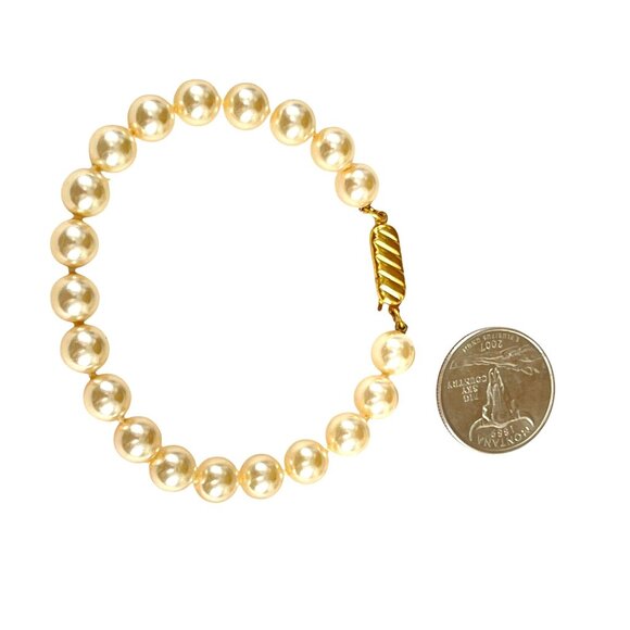 Vintage Faux Pearl Bracelet Gold-Tone Clasp Timeless Formal Special Occasions - Picture 5 of 7